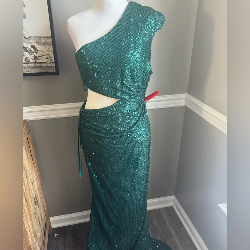 Ieena Mac Duggal 42022 Green Sequined One Shoulder Cut Out Evening Gown Maxi‎ 2